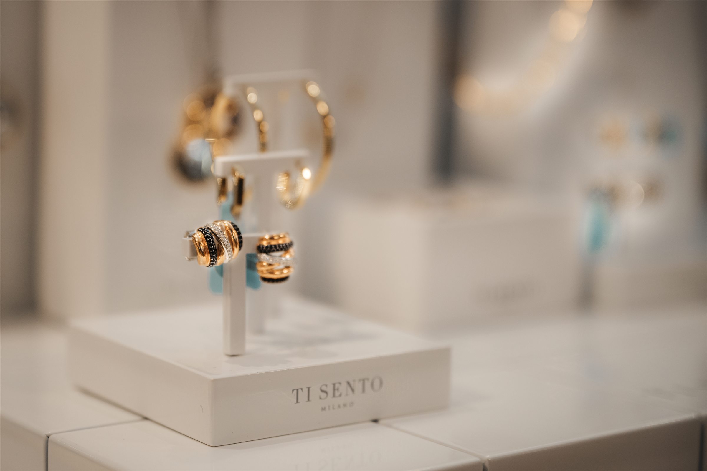08 / Jewelry in focus